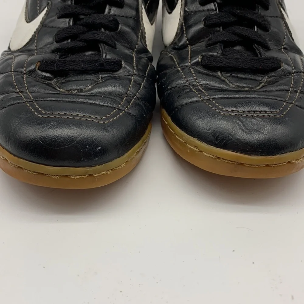 Nike Tiempo Indoor Soccer Shoes Youth size 4.5